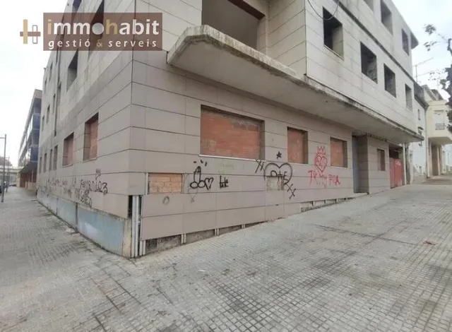 Edificio en venta en Avenida d'Arbeca — 8