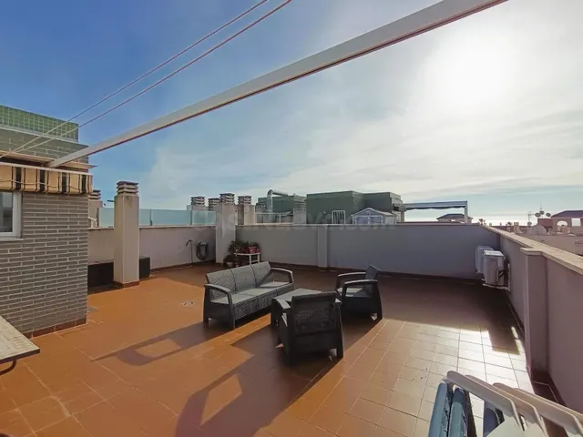 Ático orientado al sur con terraza privada de sol de 65 m2 y