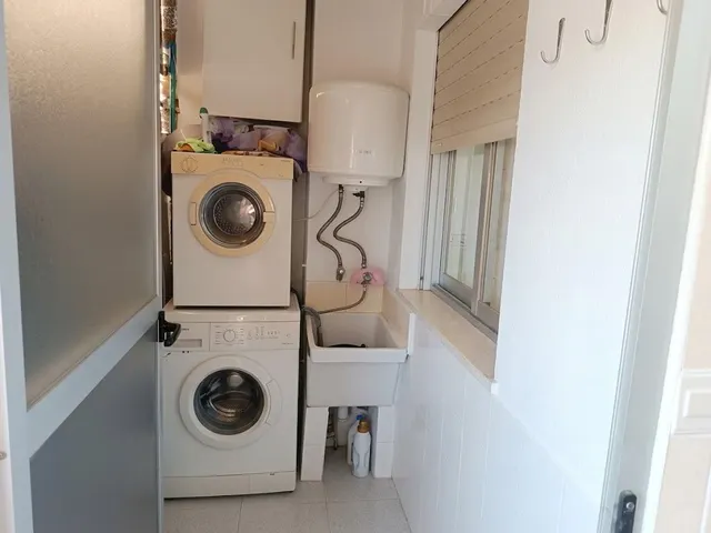 Luminoso piso con gran cocina y balcón frente a una tranquila plaza en Riola — 18