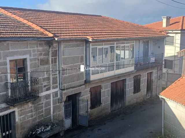 Típica CASA gallega en Piedra, rehabilitada parcialmente, Ay