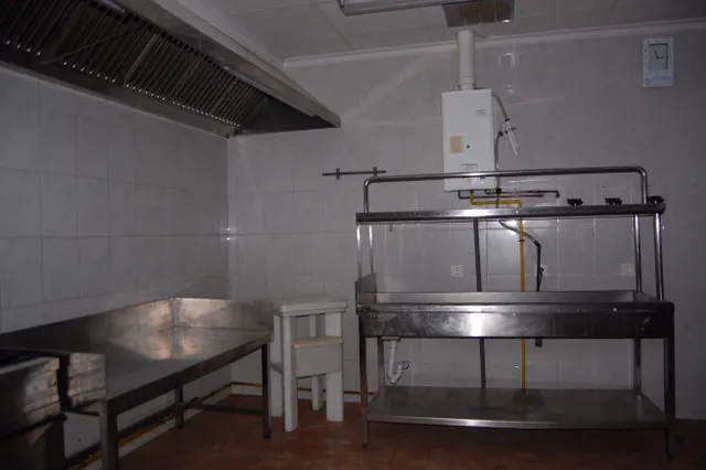BAR TOTALMENTE ACONDICIONADO EN ROMICA — 10