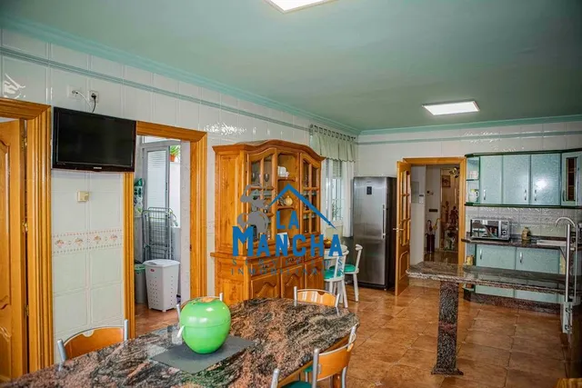 *595.000€* inmobiliaria la mancha vende casa en el barrio de san pablo de Albacete — 17