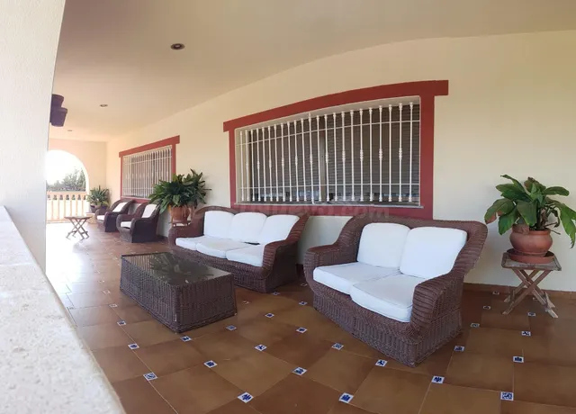 CHALET CON PISCINA Y CANCHA DE TENNIS - foto 2