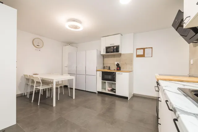 Se vende este gran piso junto Corazón de Jesús con 5 habitac