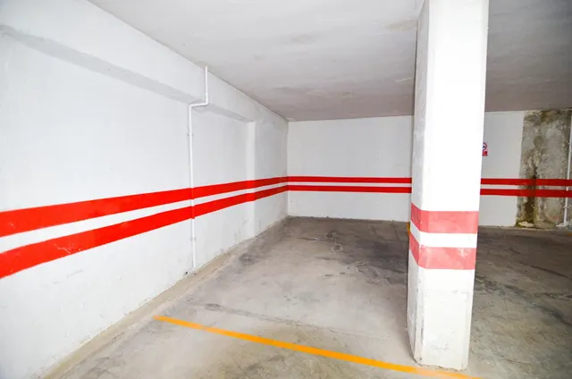 Urbis te ofrece una plaza de garaje en venta en zona Universidad, Salamanca. — 2