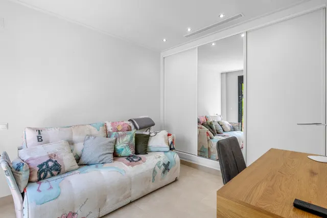 Villa moderna con piscina privada, 3 dormitorios y 3 baños. — 17