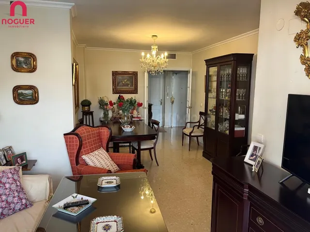 PISO ZONA ZOCO DE CUATRO DORMITORIOS , DOS BAÑOS , TERRRAZA Y  ASCENSOR — 3