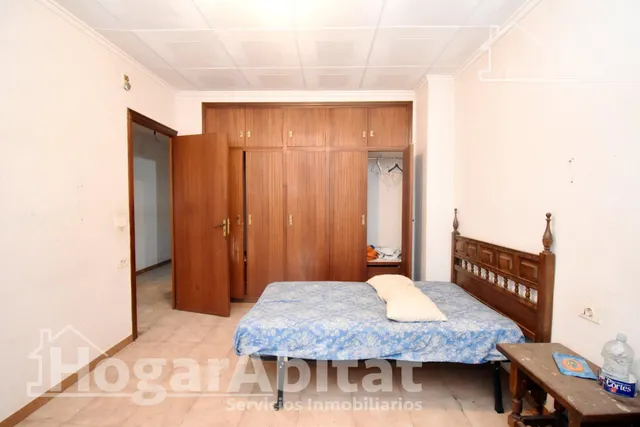 Espaciosa casa con local comercial, dos terrazas y balcón — 19