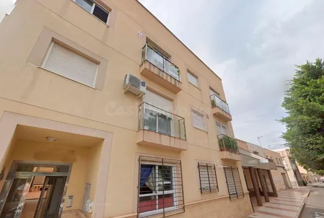 SE VENDE piso OKUPA en C Casablanca 21 de Roquetas de Mar