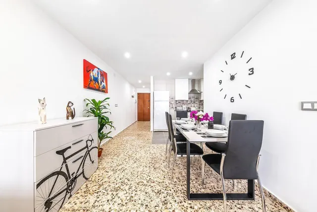 Apartamento con terraza, Alicante, Torrevieja, Playa del Cura. 3 habitaciones, 72 m2, 130 metros del mar — 4