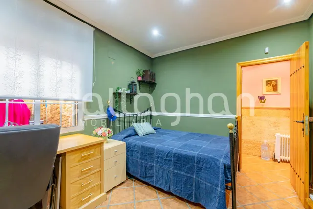 Amplia casa de pueblo con 6 habitaciones en Moncada — 39
