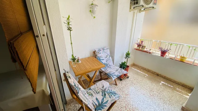 Piso de tres dormitorios y terraza a 50m de la Plaza de Espa