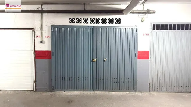 Piso con plaza de garaje cerrada junto a La Inmaculada, frente al río Genil. — 27
