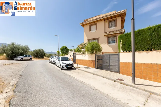 Espectacular Chalet a 10 Minutos del Centro de Granada — 2
