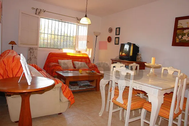 Casa con 8.190m2 de parcela en la zona del Palmeral. — 2