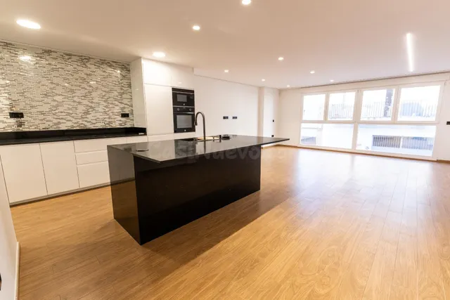 Casa reformada en 2018 con piscina y grandes dimensiones - foto 2