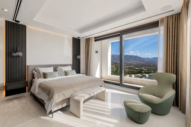 Spectacular Contemporary Villa with Exquisite Quality and Beautiful Views — 32