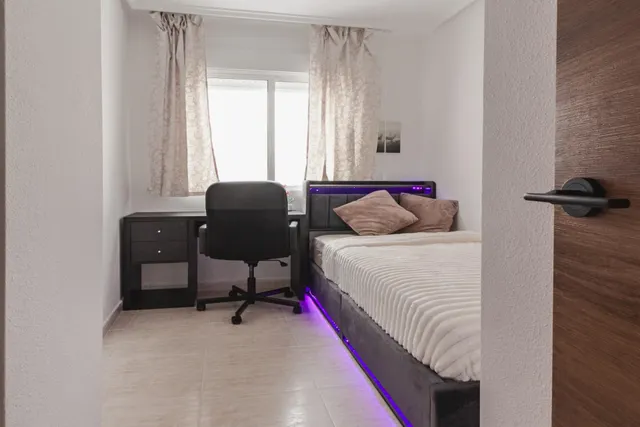 Apartamento elegantemente reformado, céntrico y espacioso. Balcón con orientación oeste ¡y a solo 550 m de Playa del Cura! en Torrevieja — 21