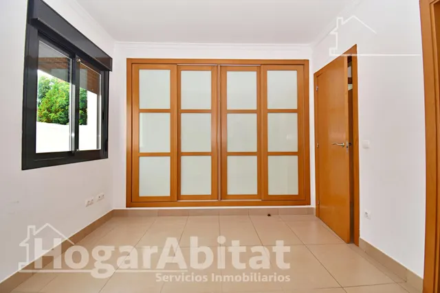 Espacio y libertad al aire libre en esta cómoda planta baja con terraza y patio — 20