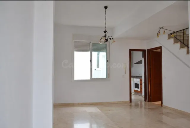 Tu próximo hogar en Sanlúcar la Mayor: tres dormitorios, pat - foto 4