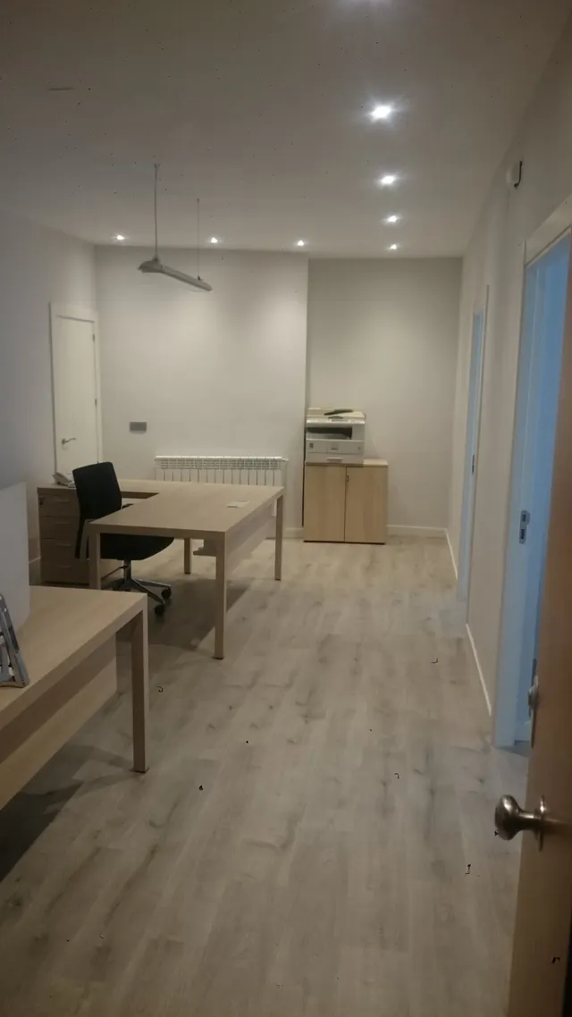 Urbis te ofrece un despacho en alquiler en zona Centro, Salamanca. — 3