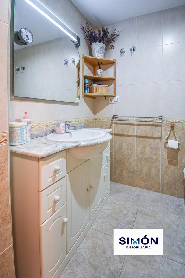 ¡FANTÁSTICA OPORTUNIDAD EN SANTPEDOR! Piso de 3 habitaciones dobles, con balcón y terraza. — 32
