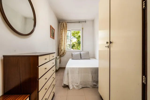 Piso 77m2., 3 Dormitorios, 2 Baños. Exterior con Patio y Ascensor. — 16