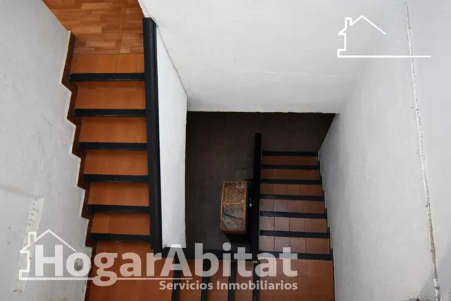 AMPLIA CASA PARA REFORMAR CON 7 DORMITORIOS EN EL CENTRO — 26