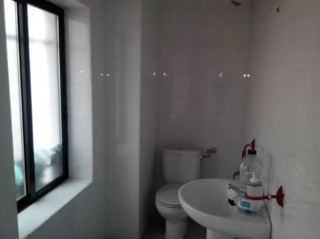 OFICINAS ACONDICIONADAS EN VENTA, ACTUALMENTE CON INQUILINO. — 12