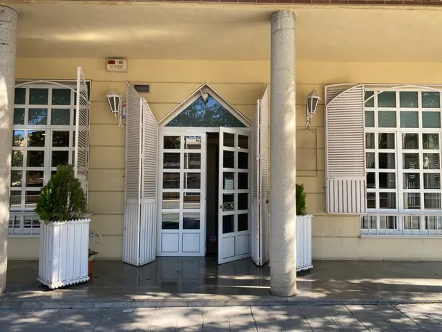 Clínica con licencia sanitaria en Avenida de Andalucía, RESIDENCIAL LAS ADORATRICES — 47