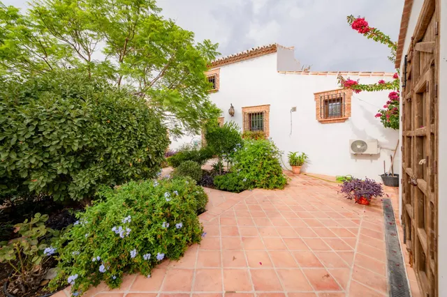 Casa de Campo Reformada en Villanueva de la Concepción: Paz, Elegancia y Vistas Únicas — 13