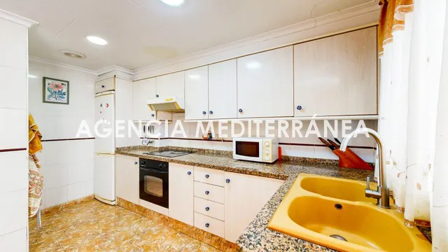 Piso en venta en Torrent, con tres habitaciones y dos baños. — 14
