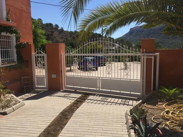 Se vende  precioso chalet casa rural con todas los servicios a las faldas del Puig campaña — 6