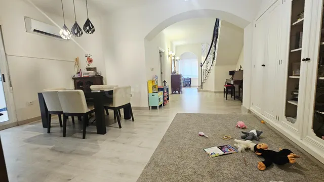 Fantástica planta baja dúplex con garaje y 5 habitaciones en - foto 4