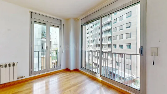 Poblenou: luz natural, dos amplias habitaciones y parking y trastero incluidos en el precio. — 4