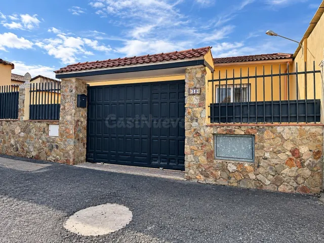CASA O CHALET INDEPENDIENTE EN VENTA EN UCEDA (GUADALAJARA)