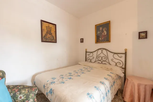 EXCEPCIONAL OPORTUNIDAD EN PLENO CENTRO DE HUÉTOR VEGA — 34