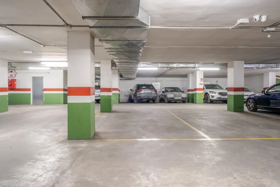 SE VENDEN 2 PLAZAS DE GARAJE. ZONA FORUM. 46.000 EUROS.
