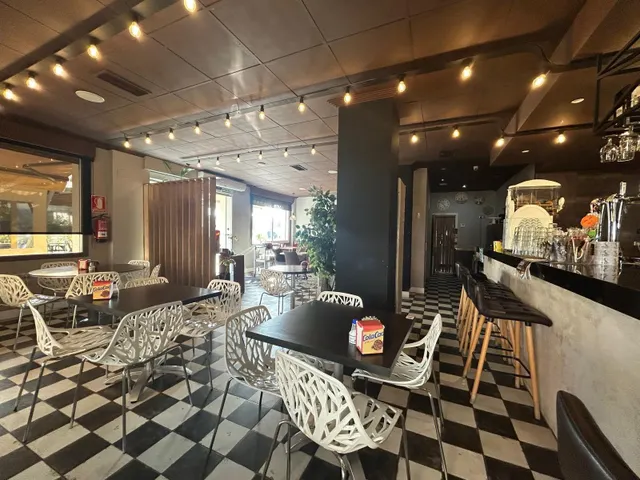 Negocio 140m² en alquiler - Club nautico — 8