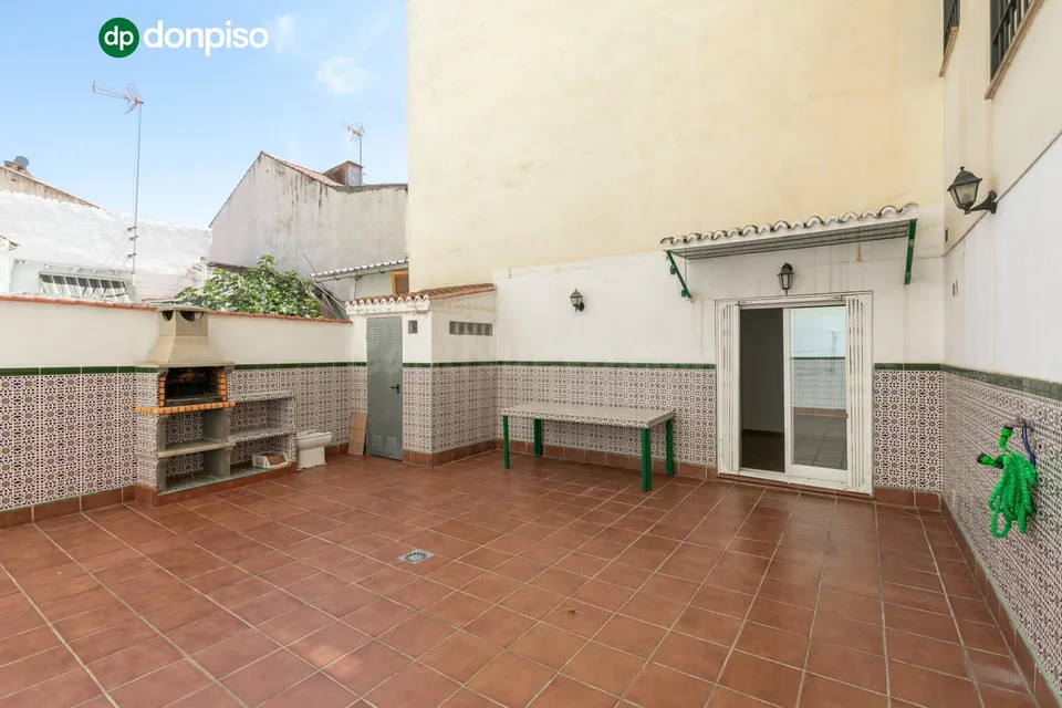 Piso en venta en Armilla centro | 2 dormitorios | gran patio privado de 46 m2