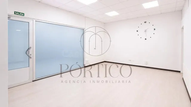 ¡Impecable y listo para entrar! Local comercial céntrico en  - foto 4