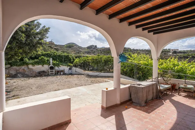 Casa con parcela en perfecto estado - foto 4