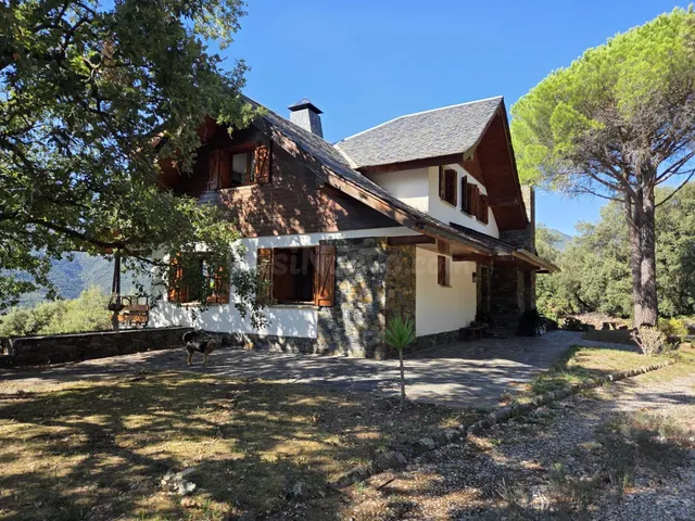 MONTSENY (PARQUE NATURAL): CHALET CON IMPRESIONANTES VISTAS 