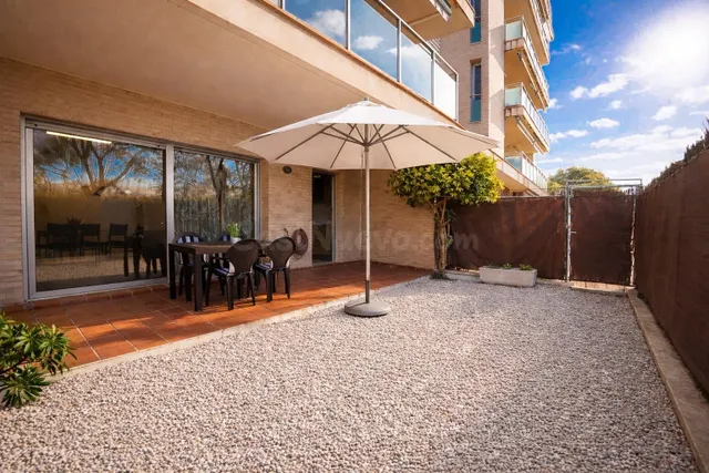 Vivienda exclusiva en Barenys: 2 terrazas, piscina y parking