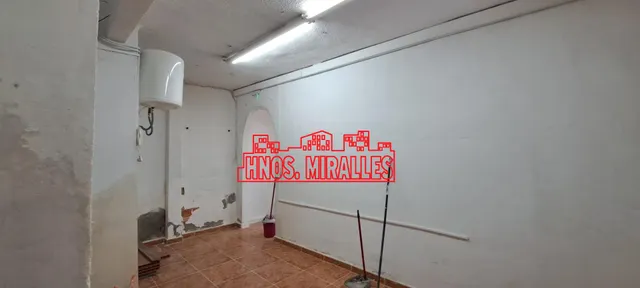 Local Comercial Recién Reformado en Zona Estratégica Cercana a la Plaza Barcelona — 3