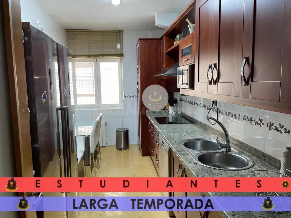 EST/ LT / Piso de CUATRO dormitorios en Centro-Sagrario Recogidas
