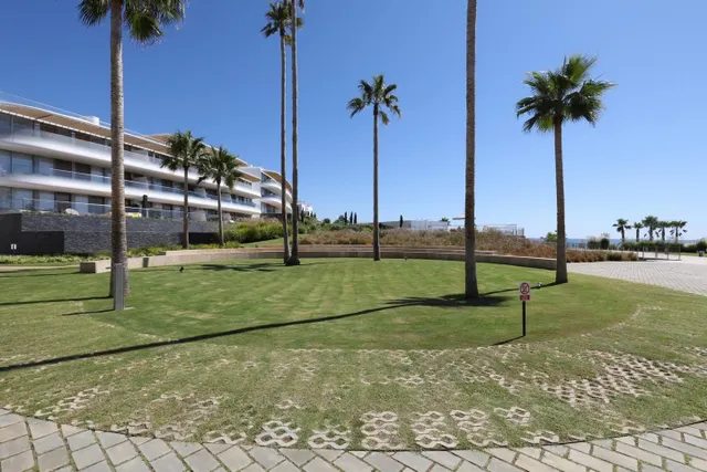 Apartamento de 2 dormitorios con vistas al mar en Estepona — 16