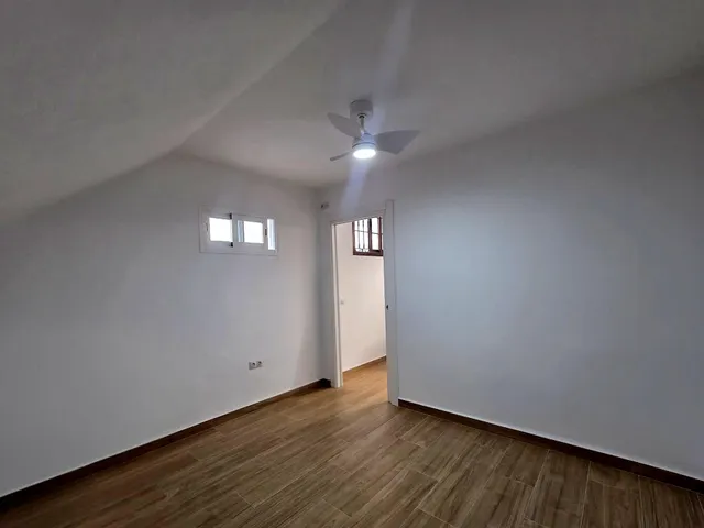 Piso a estrenar de 2 dormitorios con parking, luz y agua incluidas – 1.200 €/mes — 21