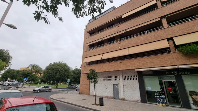 PLAZA DE APARCAMIENTO EN AVENIDA CAÑITO BAZÁN — 17