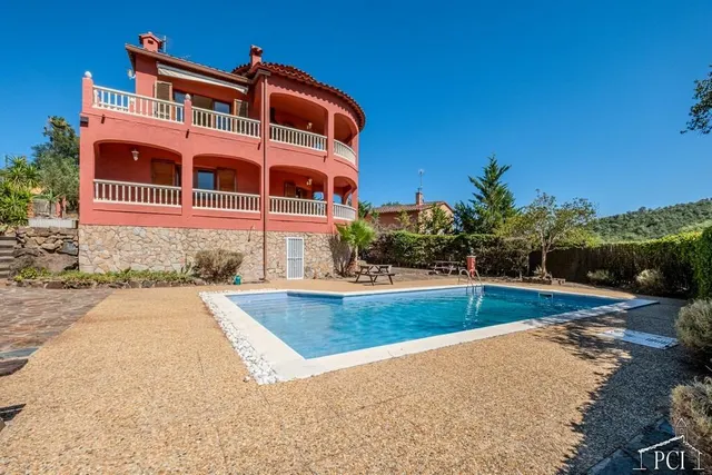 CHALET CON LICENCIA TURÍSTICA Y PISCINA PRIVADA - CALONGE — 7